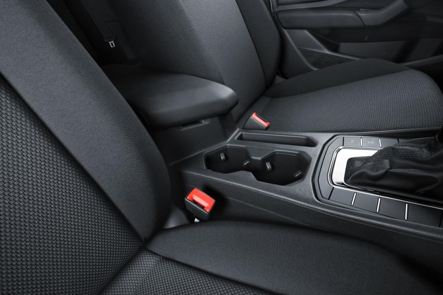 Интерьер Volkswagen Jetta Trendline 2018 года  (MX) (фото 14 из 21)